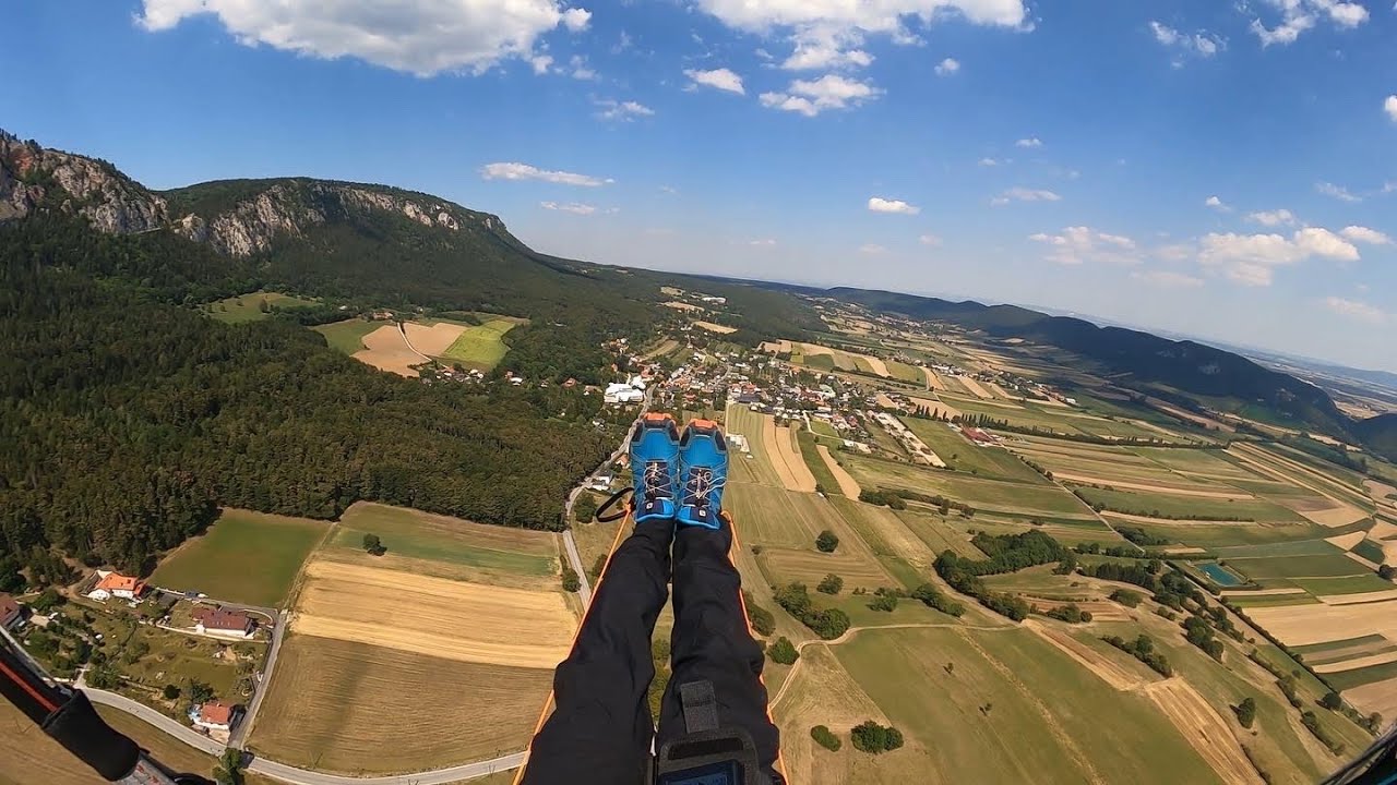 Paragleiten bei starkem Wind an der Hohen Wand