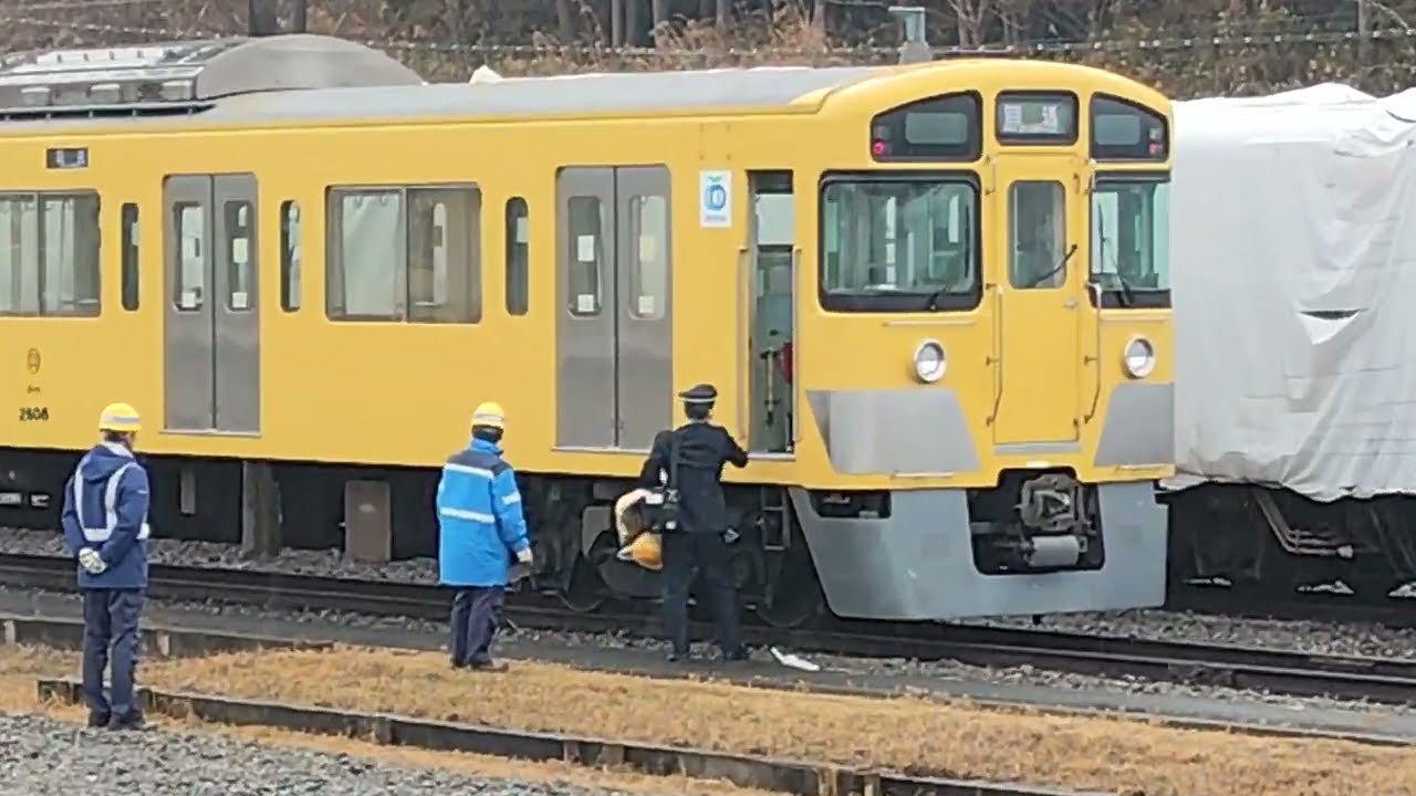 2000系から小窓消滅… 2507F 最後の自走…　西武新宿線  2507F (小窓)  横瀬廃車回送　横瀬到着後入換　入換〜パン下げ　　9901レ　2025.12.24.11:47