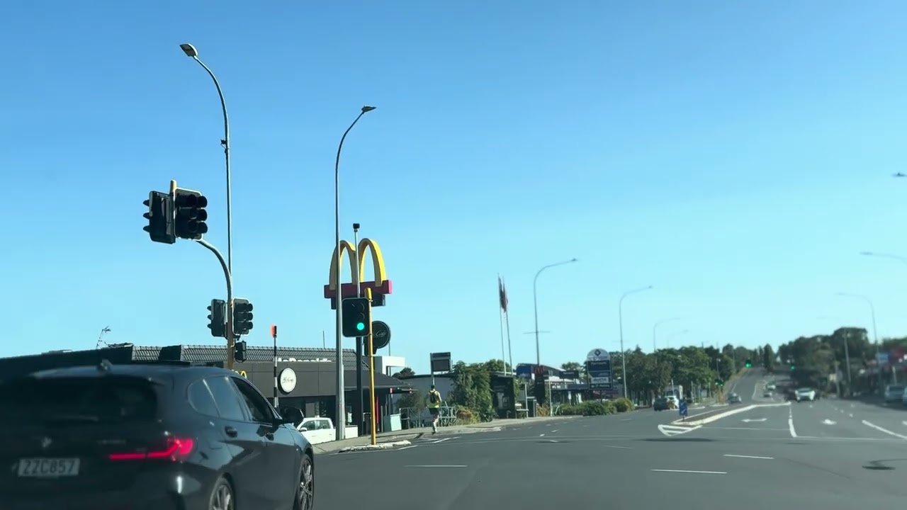 Quiet Sunday morning drive 🍃 Auckland NZ