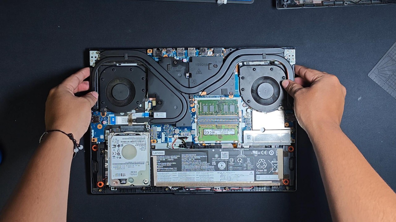 Lenovo Legion 5 15ARH05: Desarmado completo, limpieza y cambio de pasta térmica