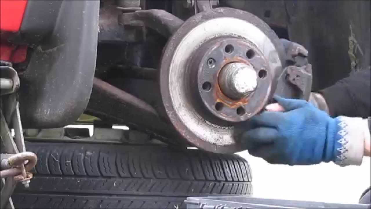 Corsa B wymieniamy tarcze hamulcowe i klocki. Change brake discs and pads
