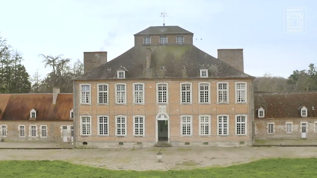 Château Louis XV classé Monuments Historiques, situé dans le Bourbonnais (Allier)