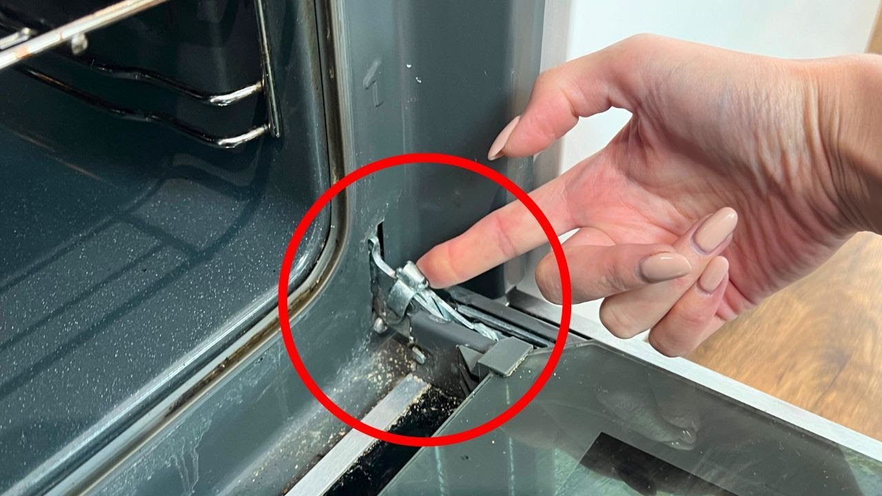 Jak wyczyścić szybę w piekarniku? Ten ukryty przycisk ułatwia zadanie
