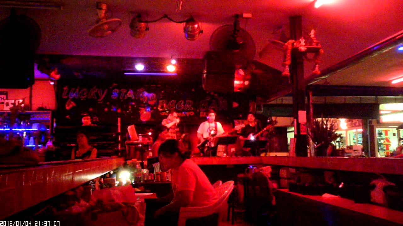 Live music Pattaya : Lucky star beerbar - Beach road soi 8