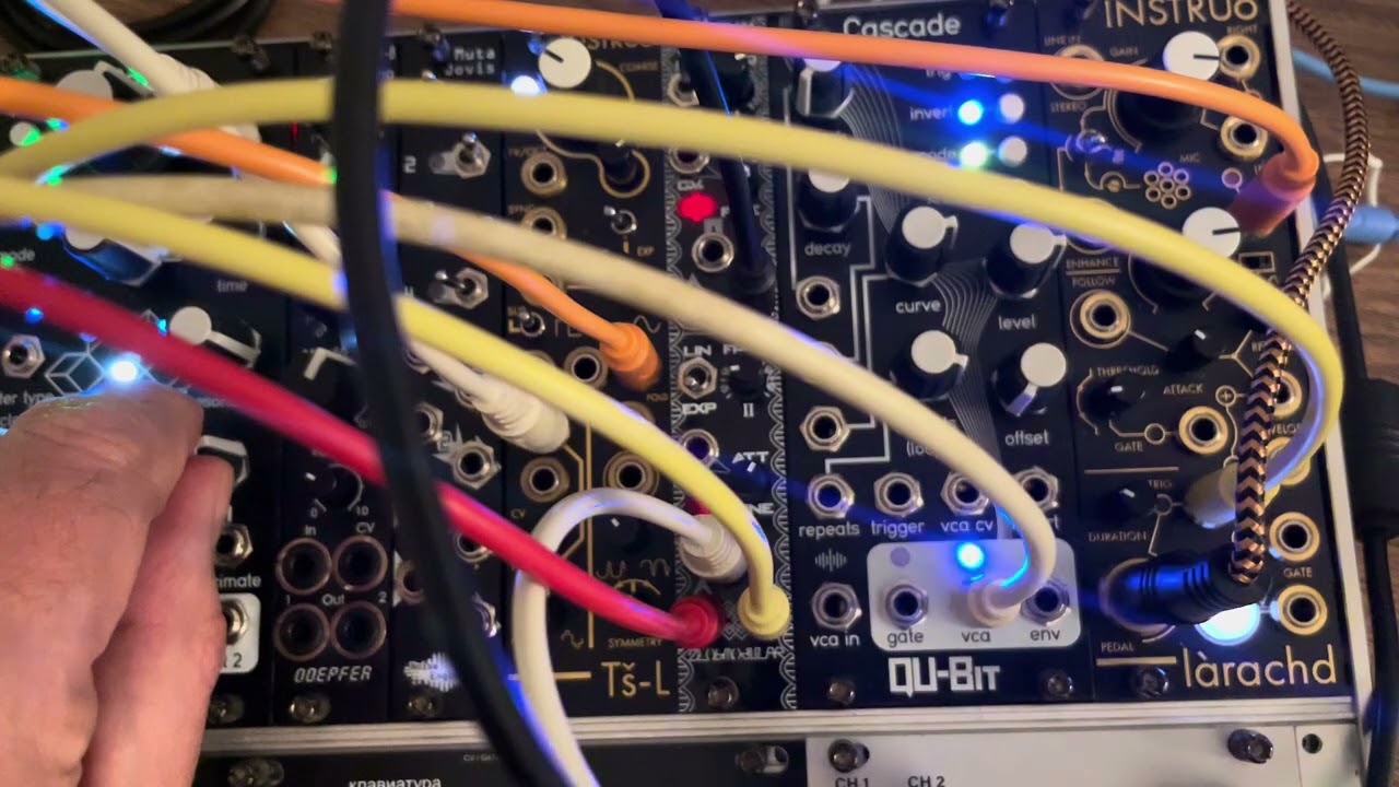 Work on various voices + cascade hit hat with bit crusher of prism various pitch - micro of Larachd 