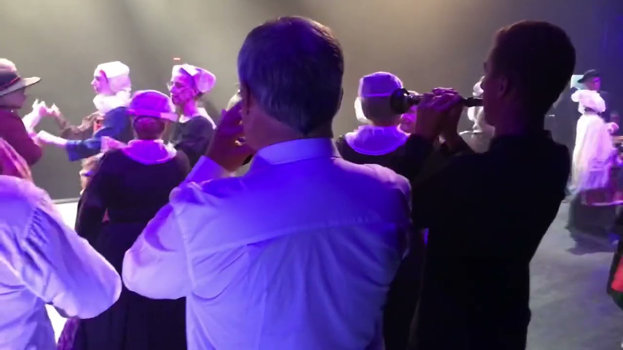 Kaz a-barh - Inauguration de L'Améthyste à Crozon, avec le Cercle du Faou et Musik an Arvorig