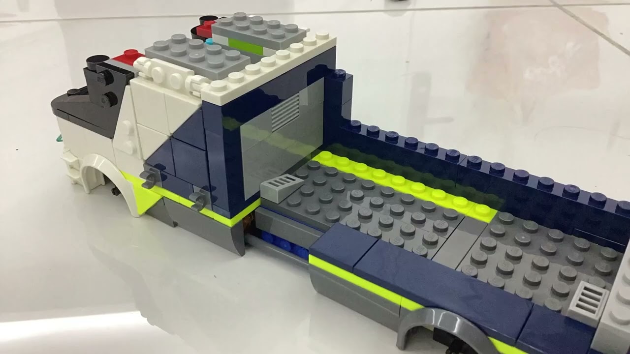 Building Lego City Police Mobile Crime Lab Truck (60418) in stop motion