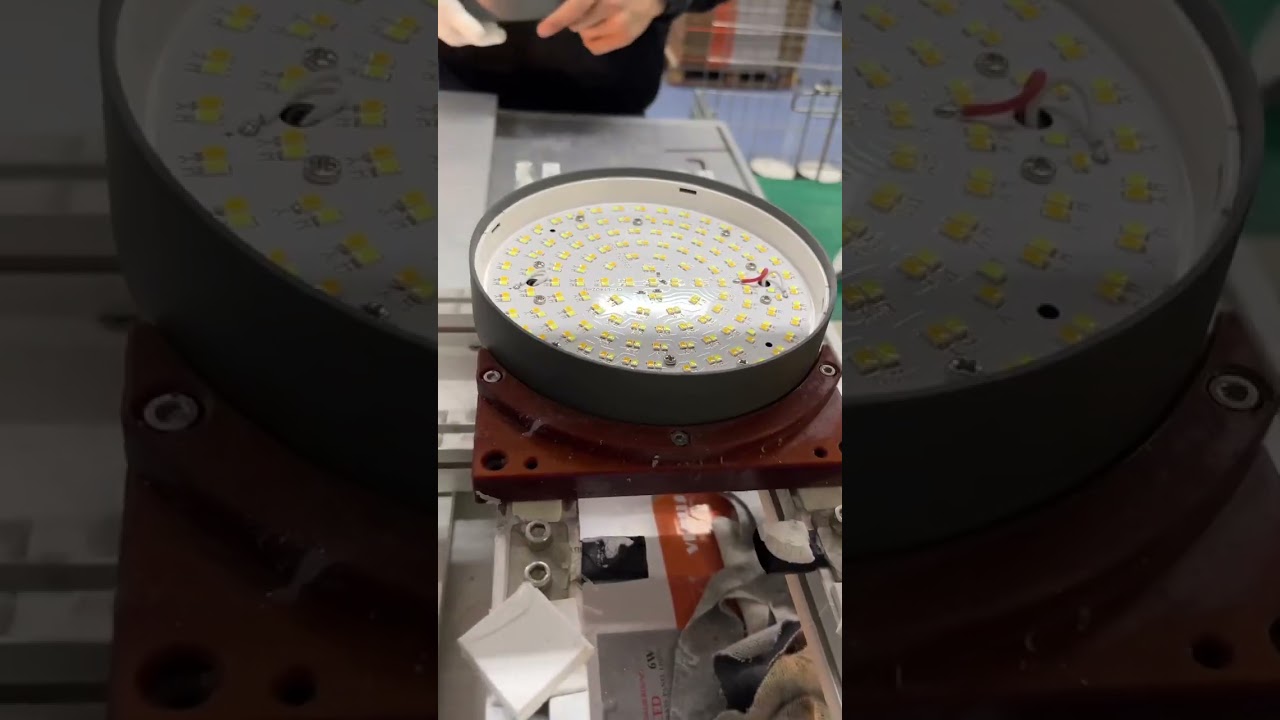 Sabes qu&eacute; proceso es este en la producci&oacute;n de l&aacute;mparas #iluminacionled #paneldeluzled