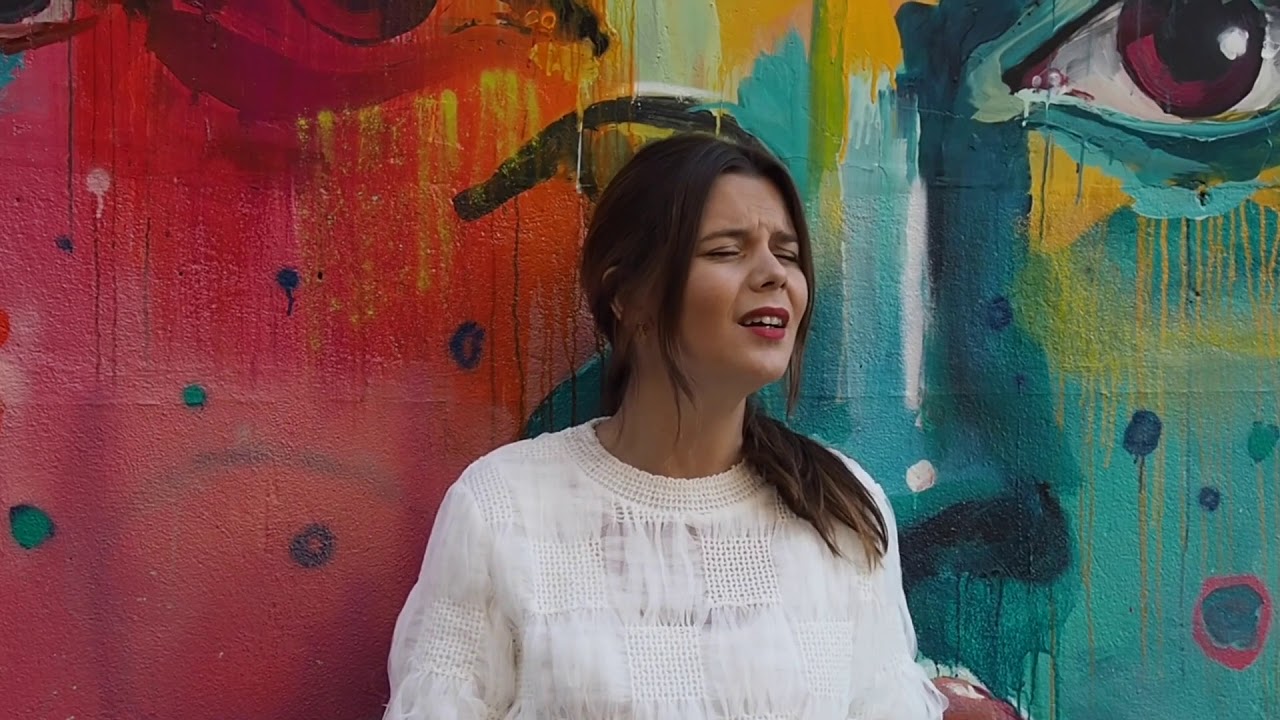 NAS MÃOS DE DEUS - CARMO MONIZ PEREIRA