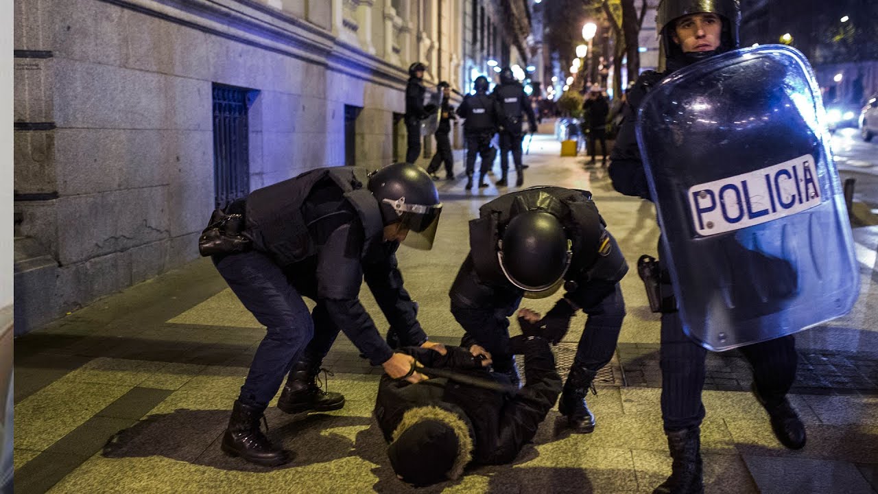 Fuertes disturbios violentan las calles de España -- Exclusivo Online