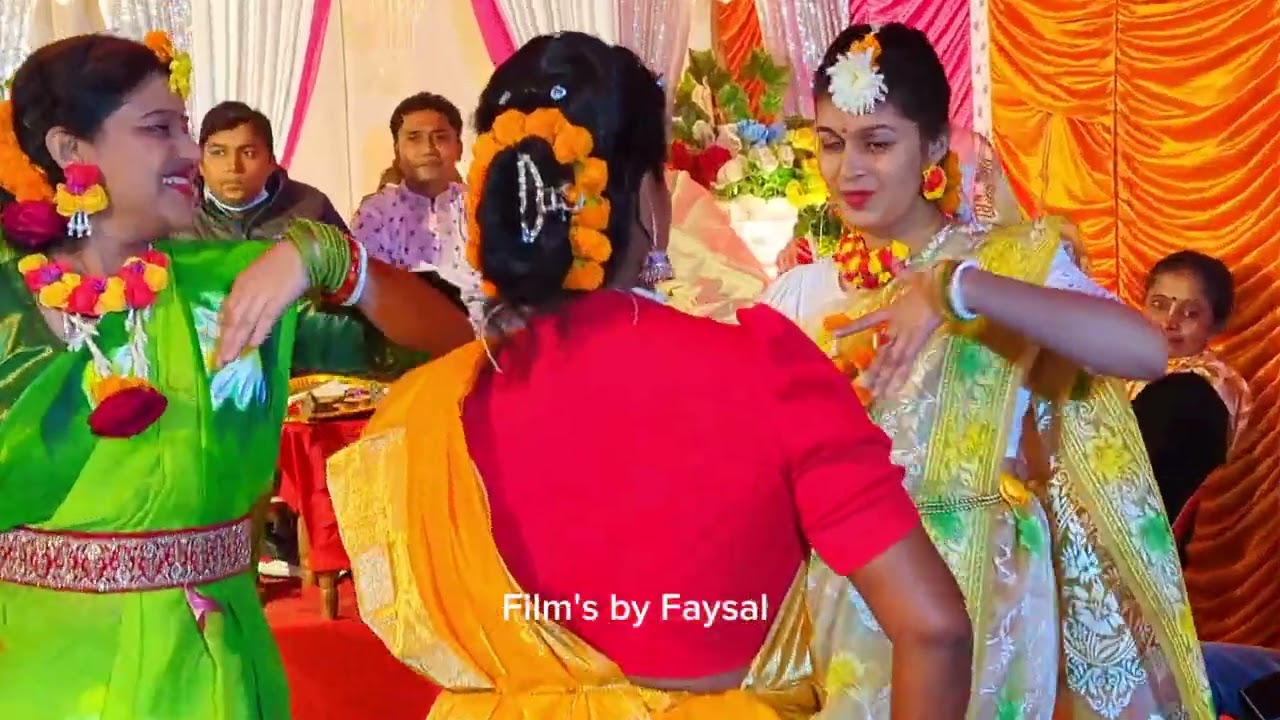 Lage uradura holud dance