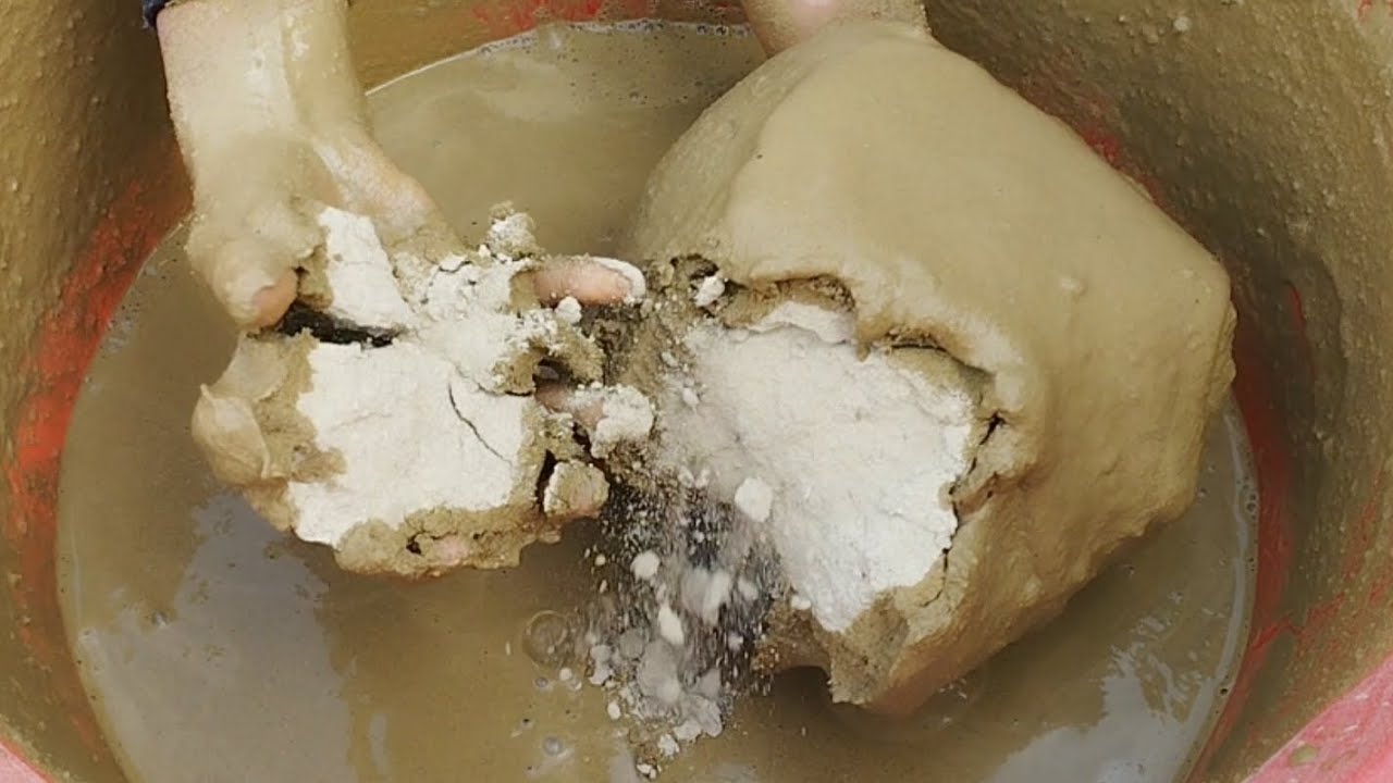 ASMR: Extremely Soft Multani Mitti Texture Crumbling & Mouthwatering Dipping in lots of water