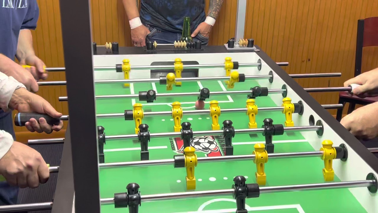 Professional Foosball pro &ldquo;Moose&rdquo; with the Triple-Tap snake shot !!!
