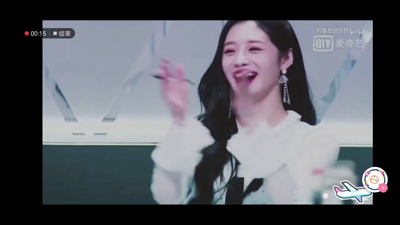 kyulkyung/zhou jieqiong of pristin and chen linong/nongnong of 9% moments.