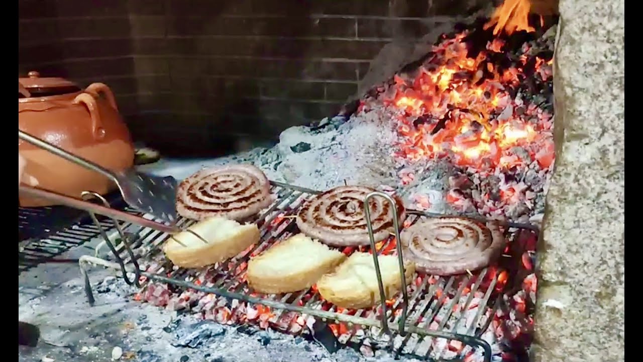 Cosi si mangia in Sardegna !!! 😋👌 🍷
