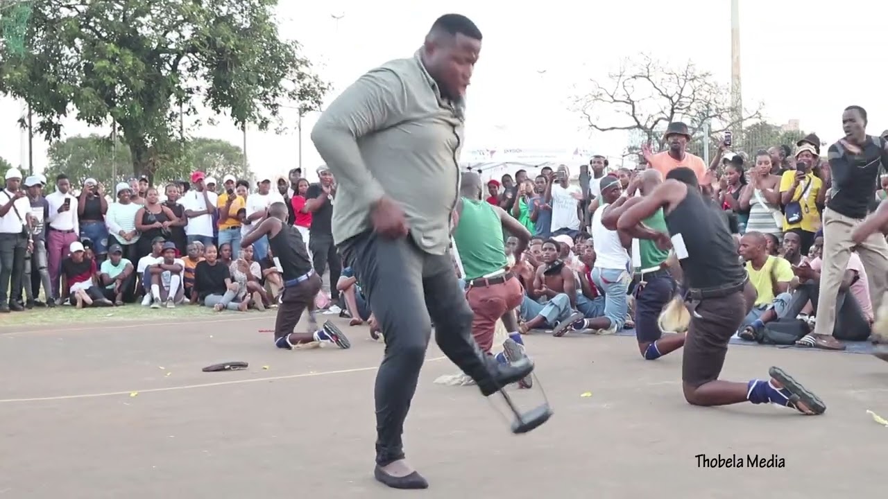 EZIKAMTHAKASHANA ZiSHAYE INGOMA ENENKOSI PHAKATHI E-DUT
