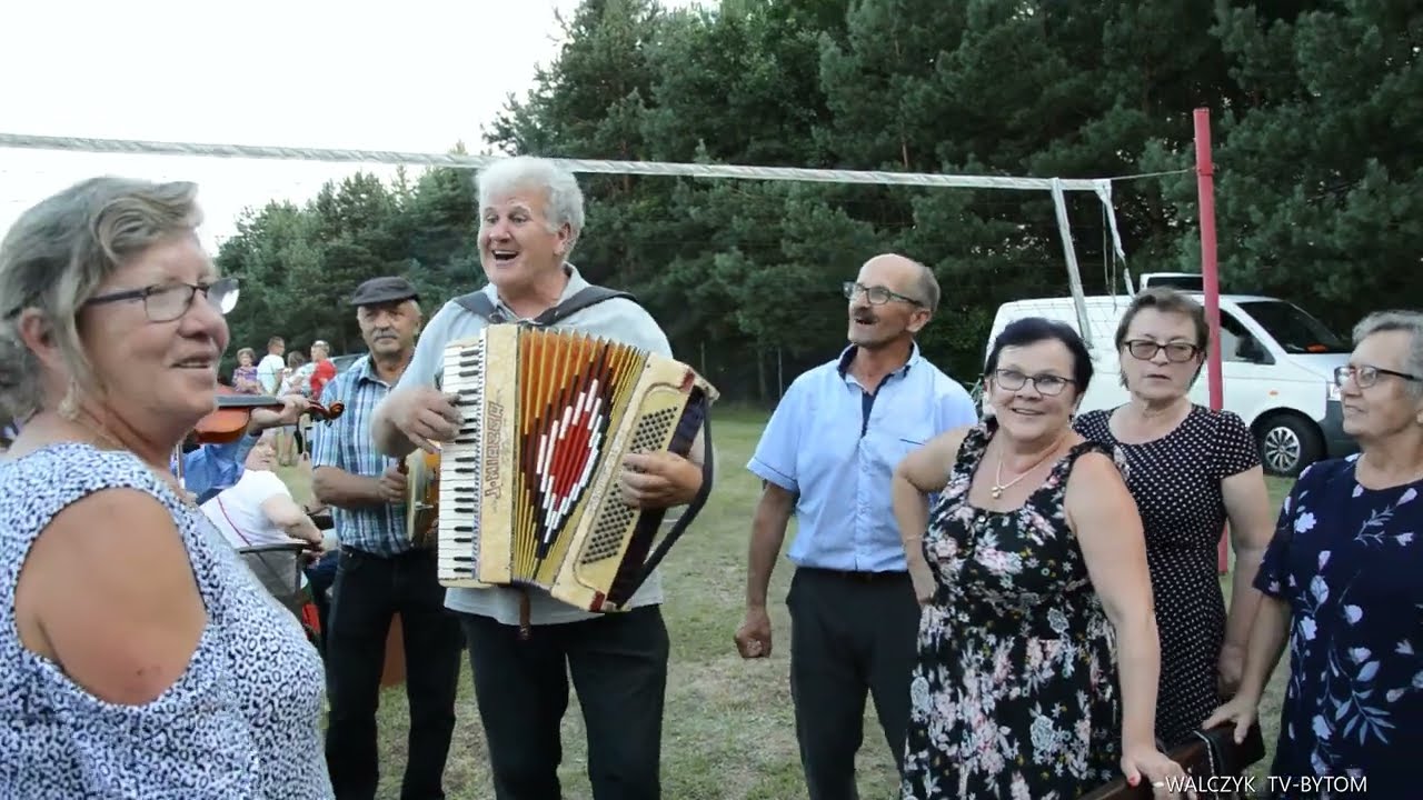 Na ludowo z Kapelą Piotra Bińkowskiego pod lasem w Gatnikach