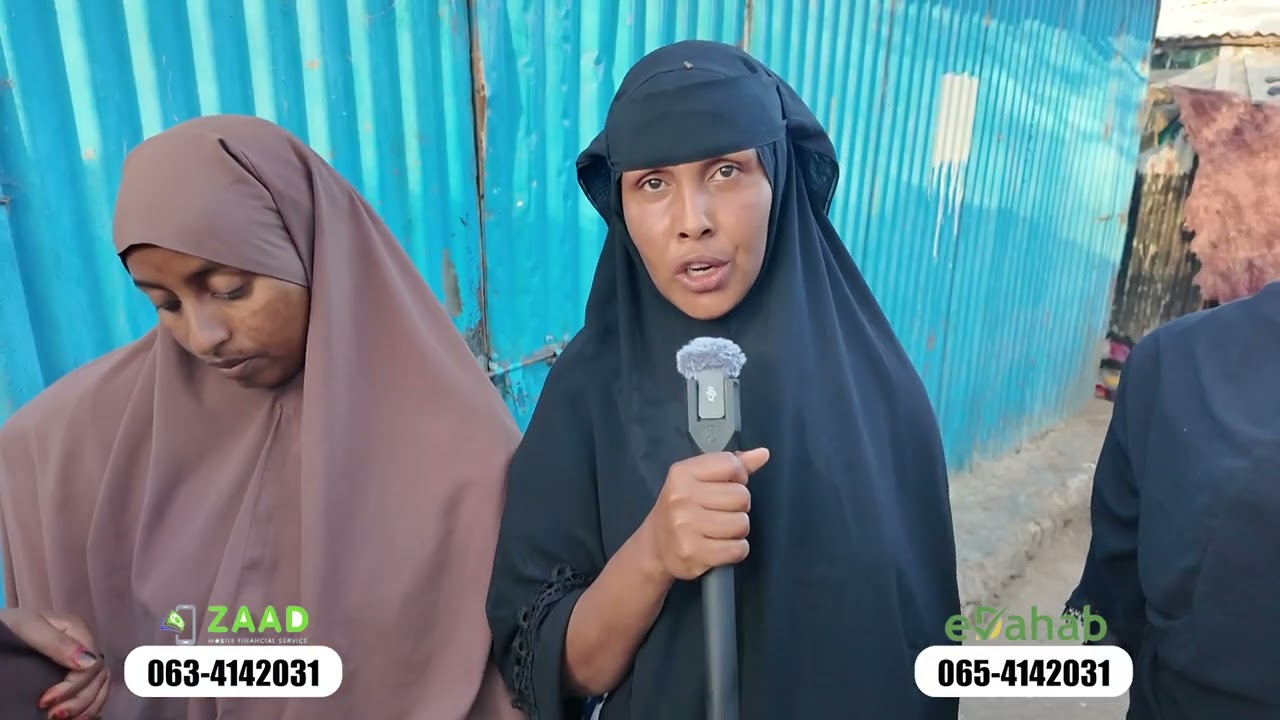 Hooyo iyo Aabo danyar ah  oo ay ka indho beeleen ubadkoodi.