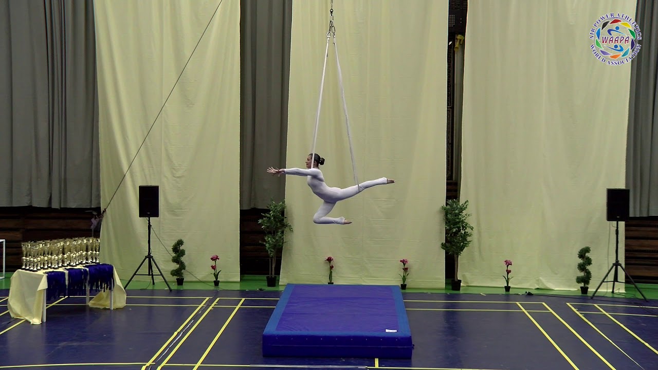 Aerial straps loops performance