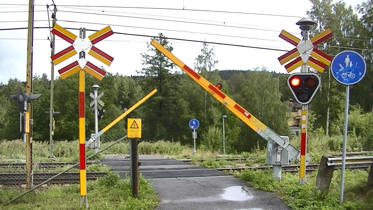 Spoorwegovergang Sundsvall (S) // Railroad crossing // Järnvägsövergång