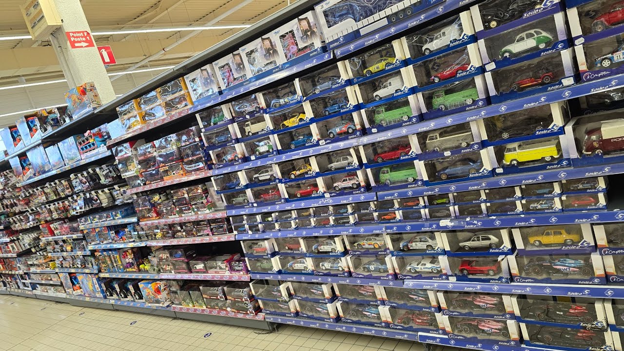 Let's check the Cora Lens for Diecast Cars in different scales! They are ready for Christmas 🎄