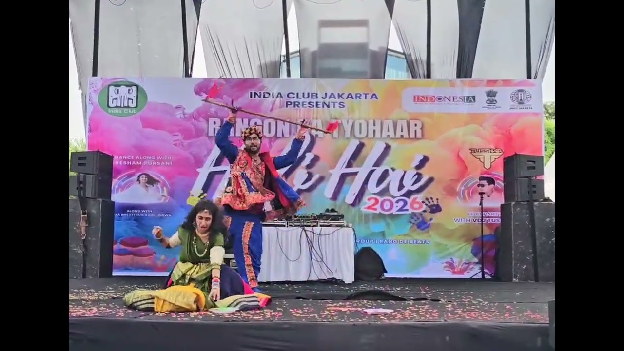 Traditional Rajasthani Dance in Holi Event. Rangilo Mharo Dholna & Holiya Mein Ude Re Gulaal !