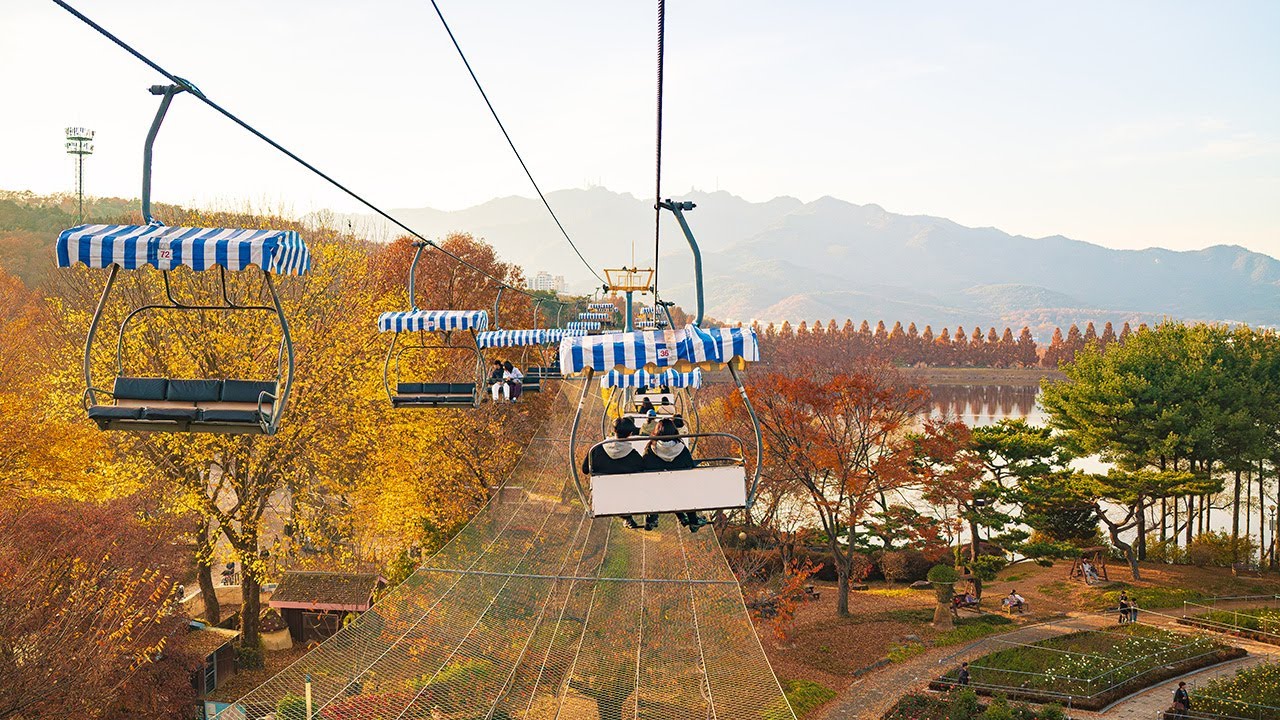 Autumn Sky Lift Ride at Seoul Grand Park 🍁 | Peaceful Weekend Views from Above 4K HDR