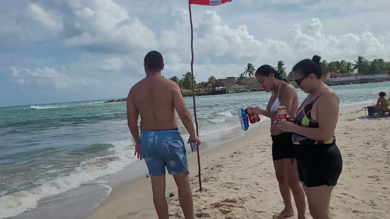 Pontal de maracaipe onde querem tomar conta da praia pública.