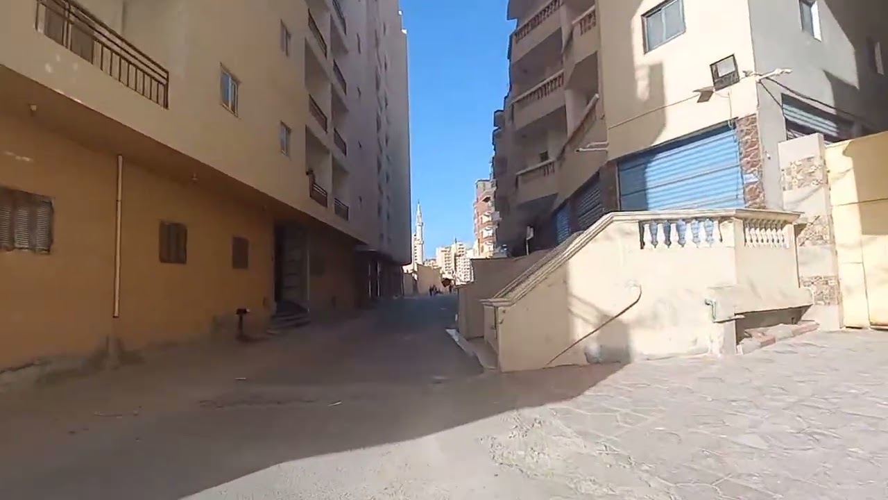 شقه للبيع بجوار المركبات الدور الخامس غرفتين وصاله مطبخ حمام تشطيب سوبر لوكس داخل الترخيص بحري غربي 
