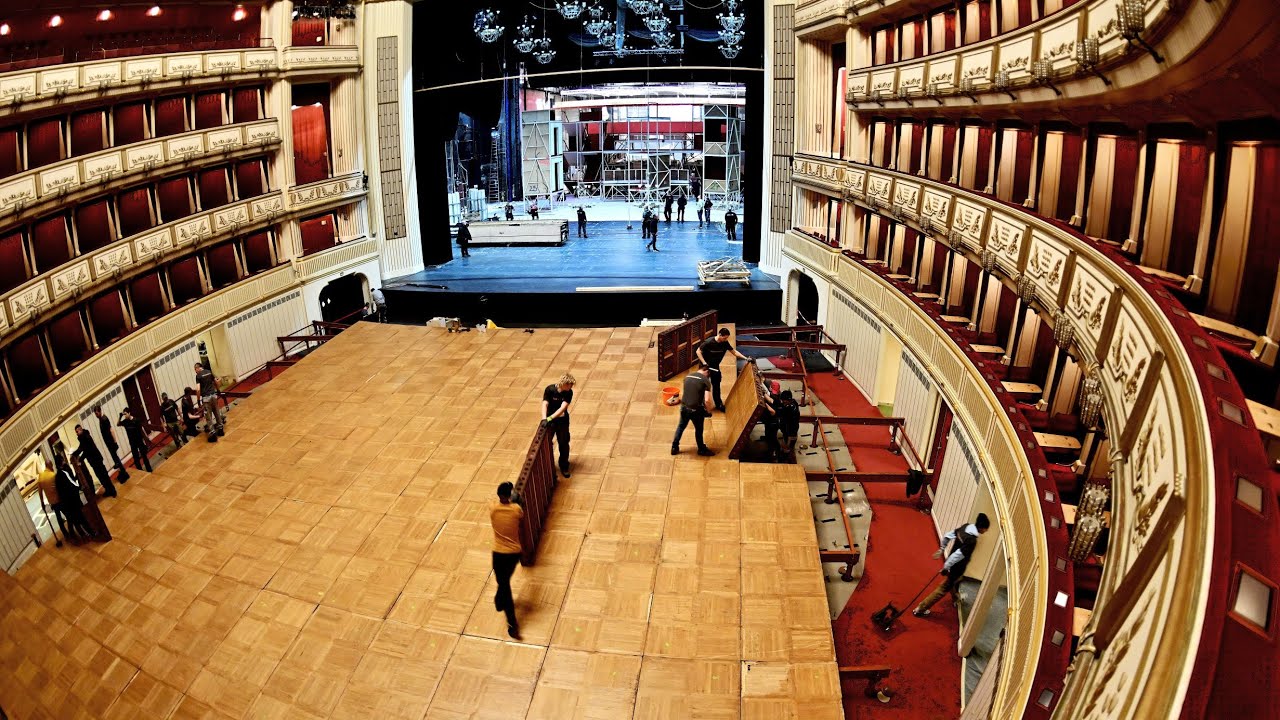 So verwandelt sich die Wiener Staatsoper in den schönsten Ballsaal der Welt