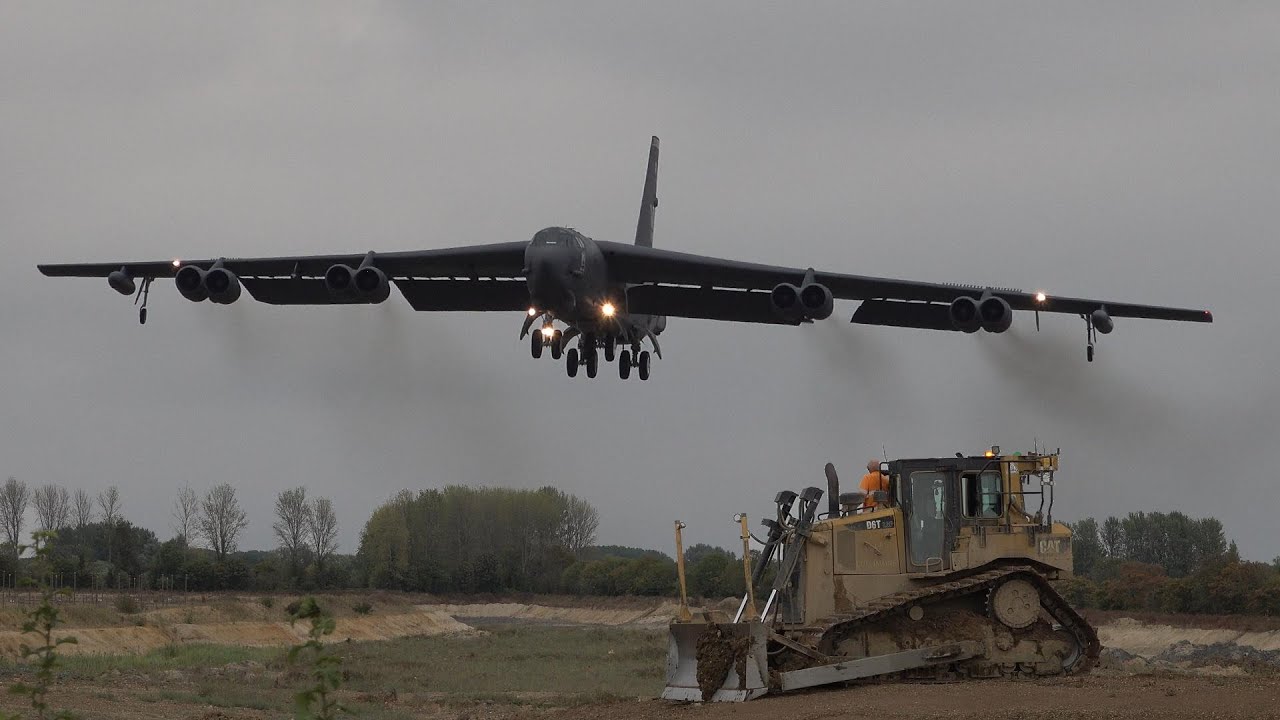 B-52 bomber planes deploy to Europe 🇺🇸 🇬🇧