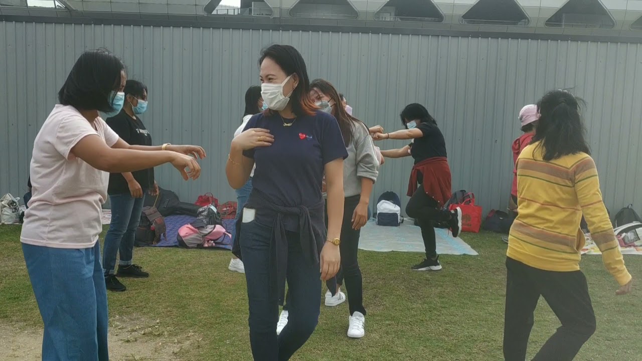 Sobrang nakakatawang PasS the action RELAY GAME 🤣(2021SatuRdaY 0ct.30)