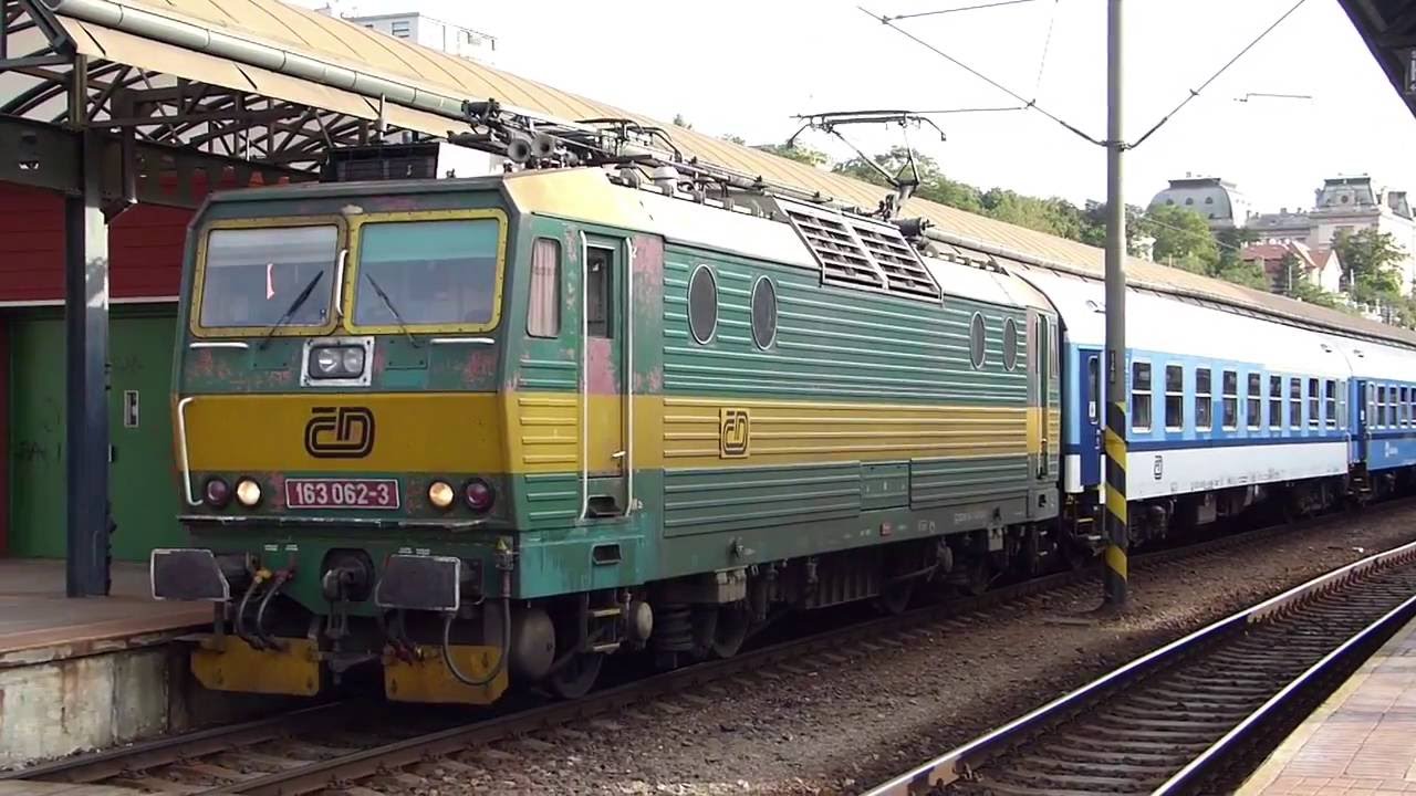 Vlak odch&yacute;lit stanici Praha hl.n CD163 .Train to depart the station Prague . Abfahrt Bahnhof