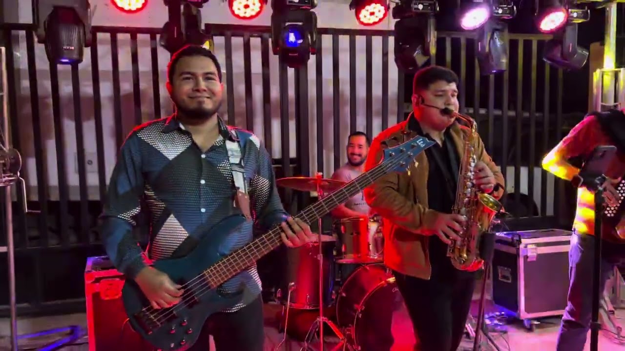 Palomas que andan volando🕊️-grupo esencia de los reyes del pueblo🎷￼