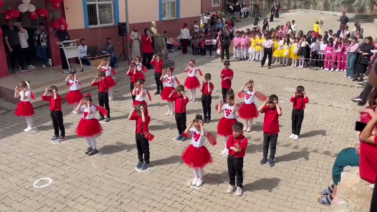 Şırnak Uludere Şenoba Üçtepe İlkokulu 2. Sınıf öğrencilerinden 