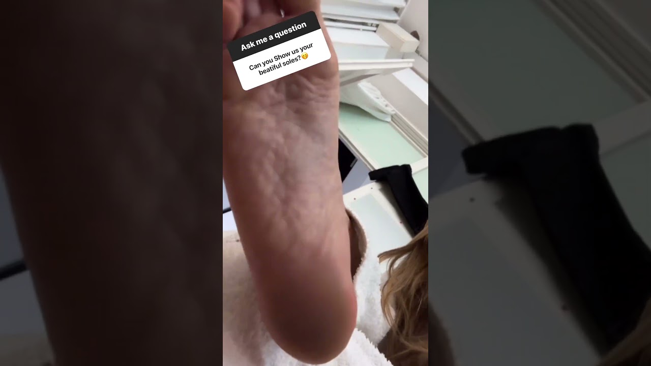 Heidi Klum kindly showing us her #soles from her #instagram #barefeetlife #feet #barefoot