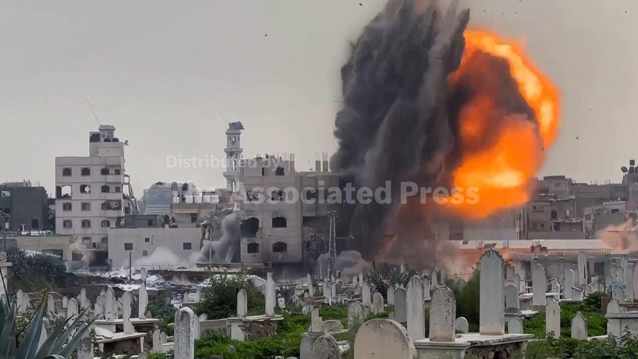 Dramatic footage of Israeli army striking building in Gaza City