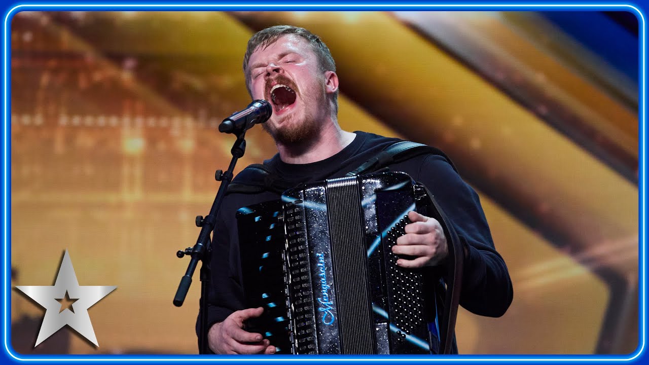 РуМак играет «Yes Sir, I Can Boogie» на аккордеоне! | Прослушивания | BGT 2025