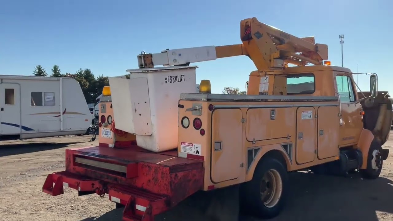 2000 International 4700 Utility Truck | Online Auction on Repocast.com