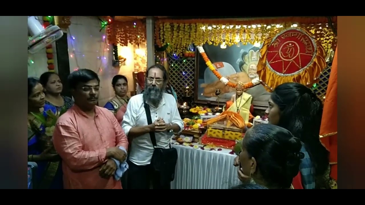 स्वामींच्या सेवेत असलेल्या सुंदरामाई काडगावकर यांच्या नातवाला दिलेल्या   चर्मपादुकांचे आगमन