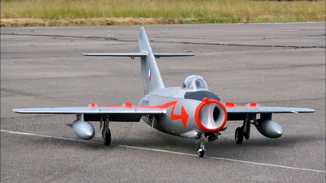 MIG-15 BIG SCALE RC TURBINE JET MODEL FLIGHT / RC Meeting Gatow 2015