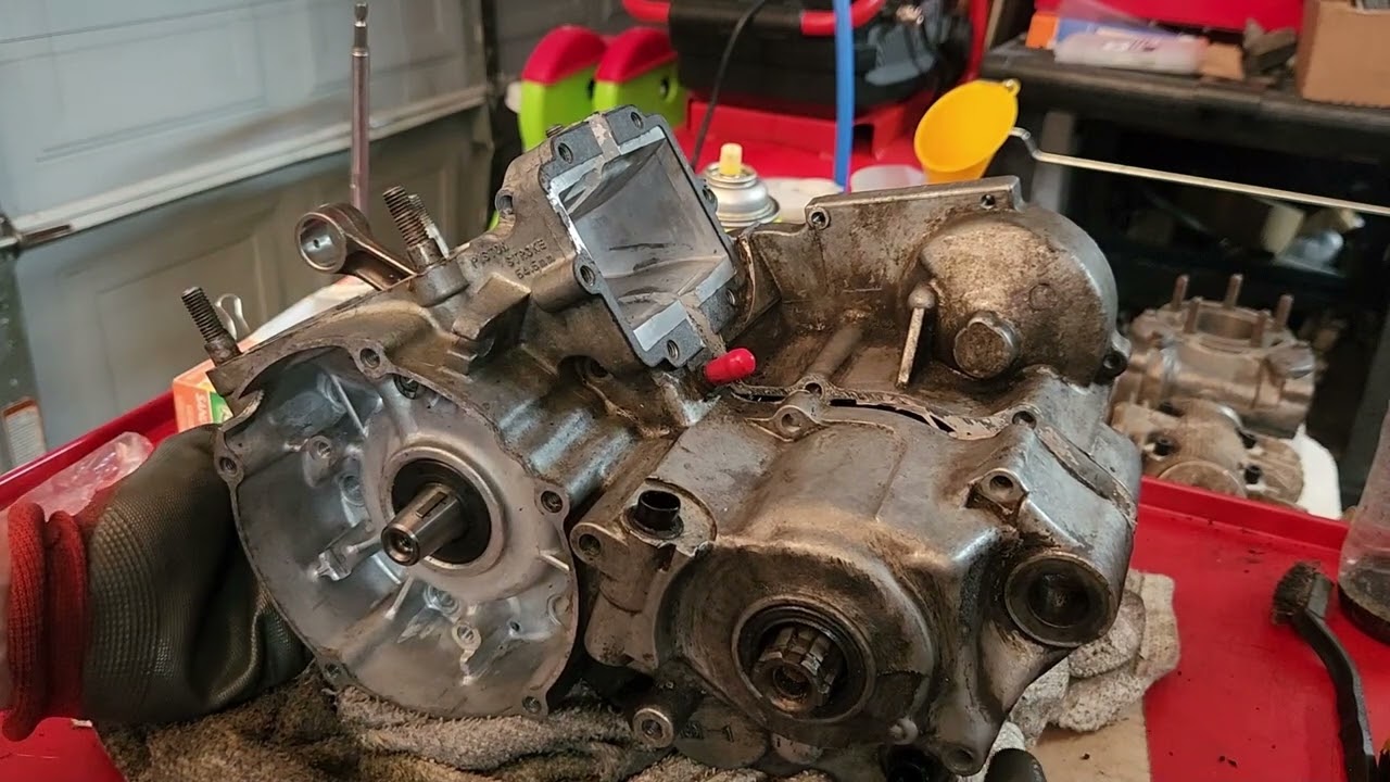 1994 - 2007 Kawasaki KX125 Crankshaft & Transmission Removal - Part 3 of 3 Removing the Crankshaft