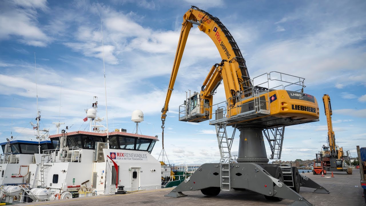 92-tonne Liebherr LH80M wheeled material handler of Rix Shipping