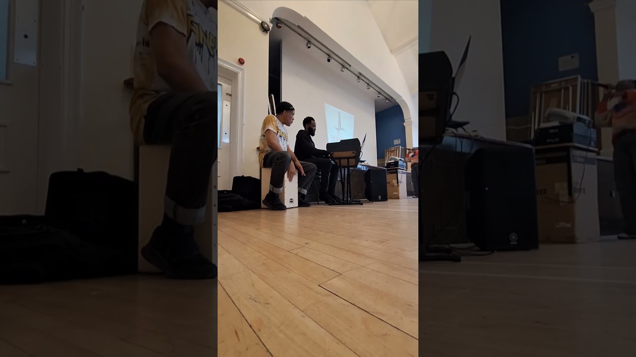 I played drums on a box #shortsfeed #drums #cajon