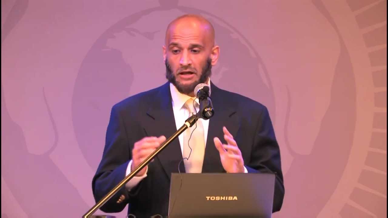 30 min Robert Spencer debate: Does Islam teach to fight because they are non-believers?
