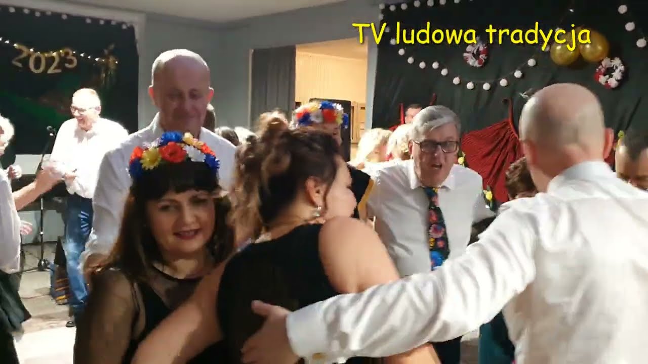 Zabawa sylwestrowa gości bawi Kapela Stąporkowska Sebastiana Moczarskiego w Stąporkowie
