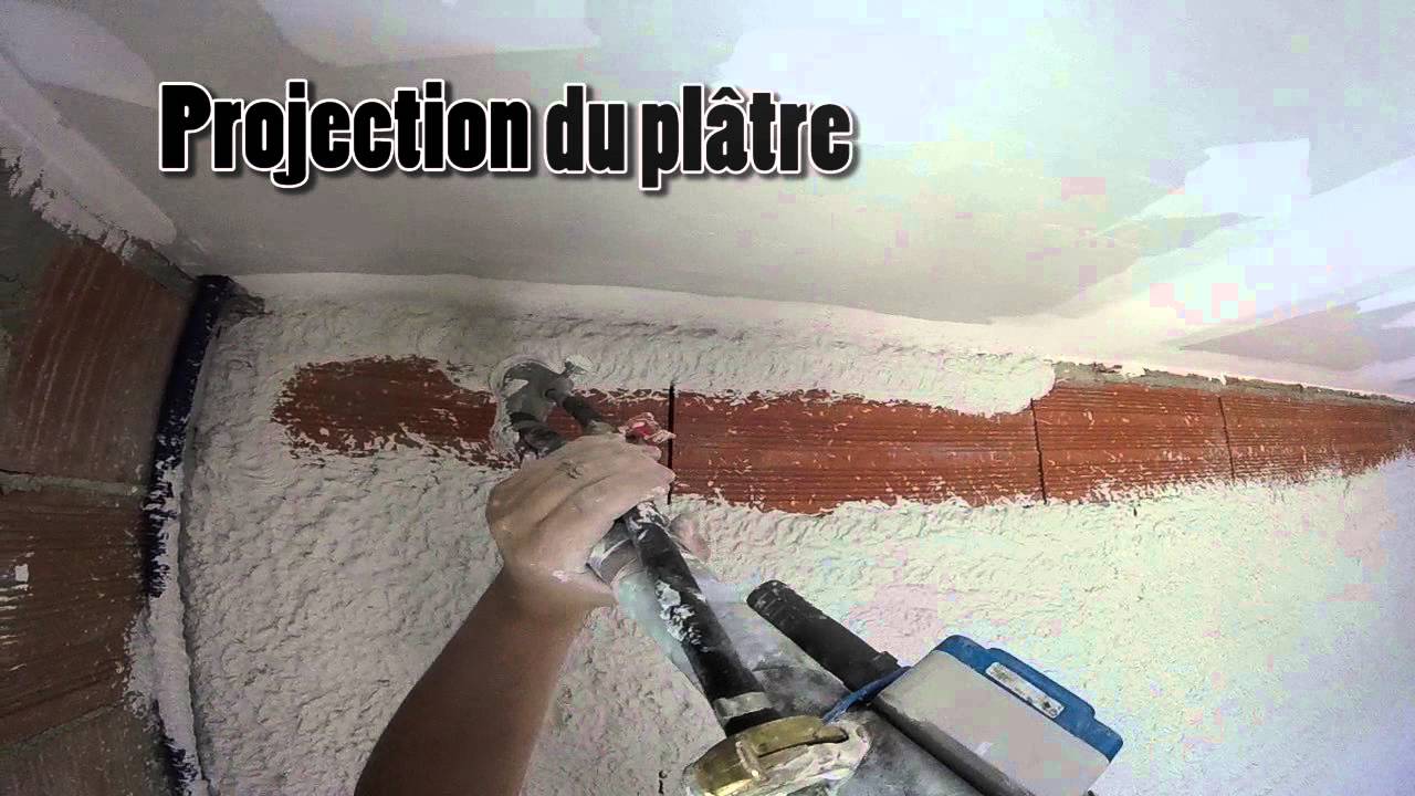 Projection plâtre machine par les plâtriers de la Fédération Compagnonnique