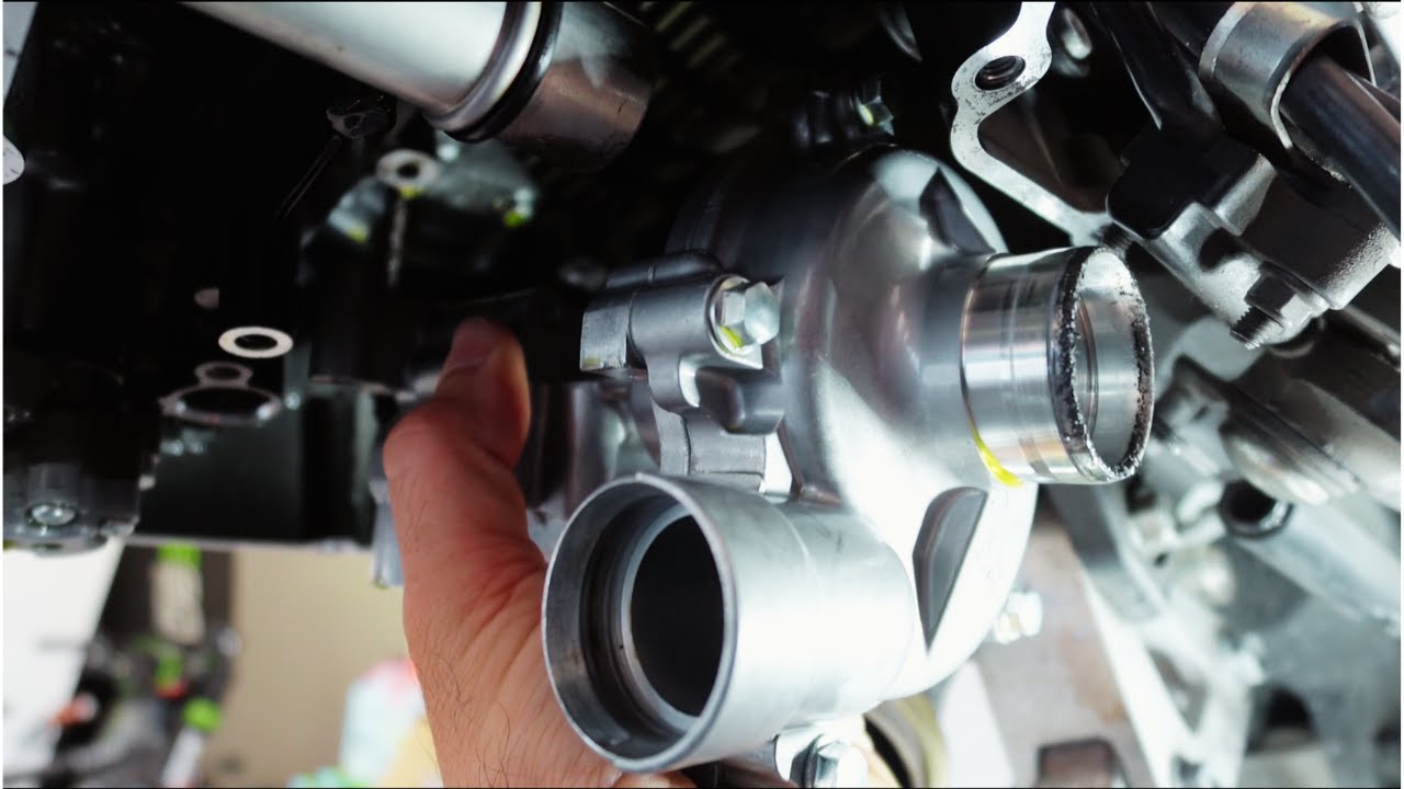 Yamaha R1: Water/Oil Pump Swap Tutorial