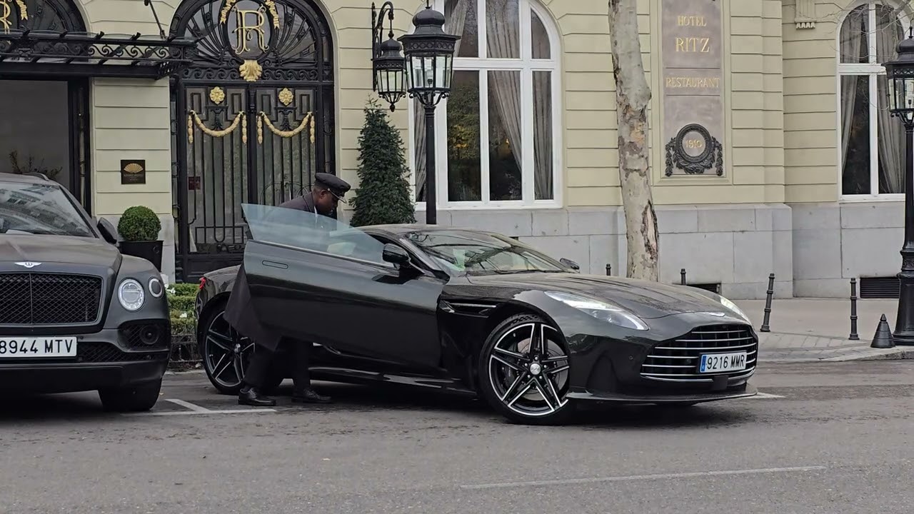 Un Aston Martin como el de Fernando Alonso.