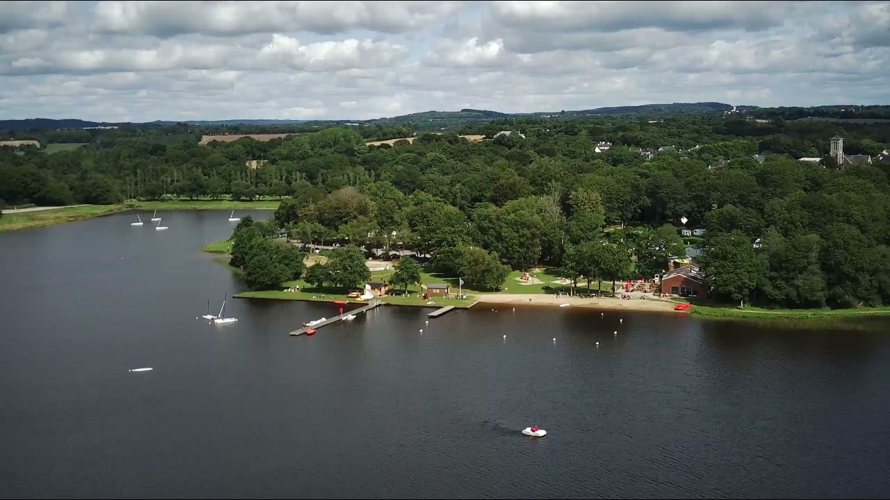 UN TRES JOLI LAC AU COEUR DES MONTAGNES NOIRES EN BRETAGNE !